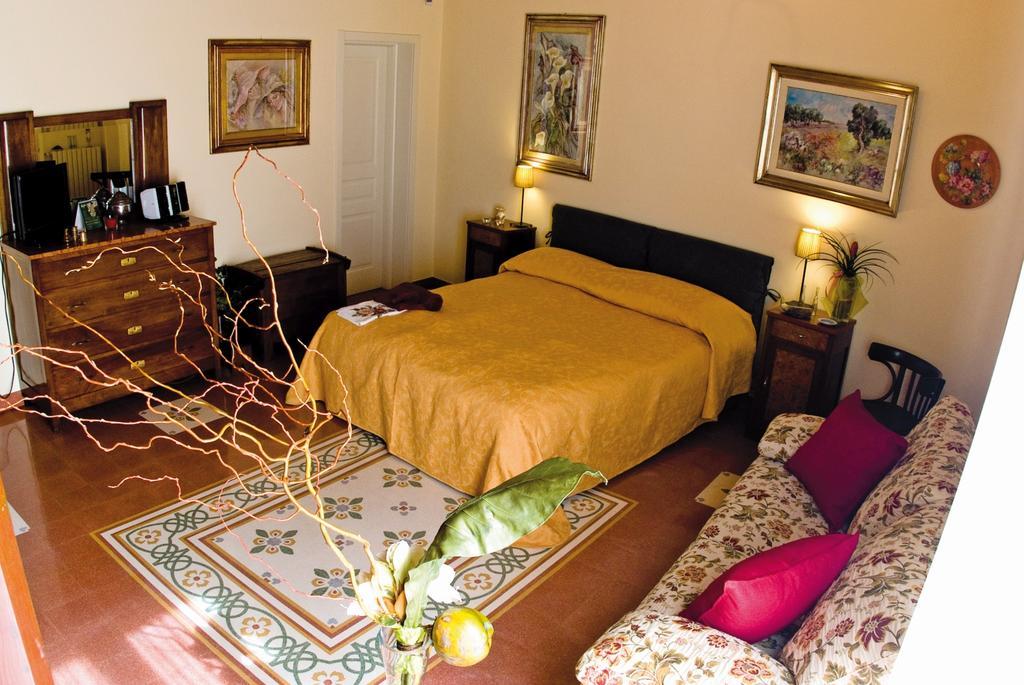Vinslounge Suite Барлета Стая снимка