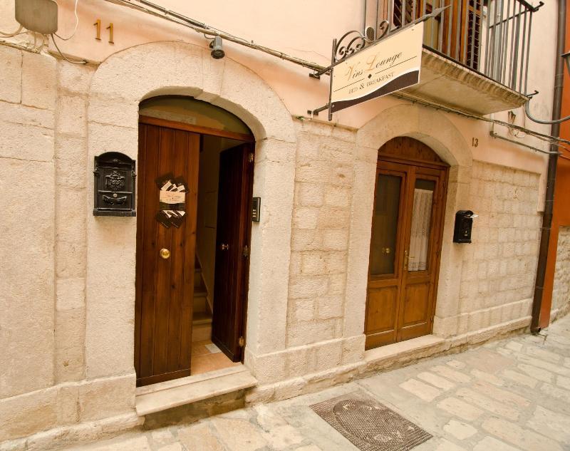 Vinslounge Suite Барлета Екстериор снимка